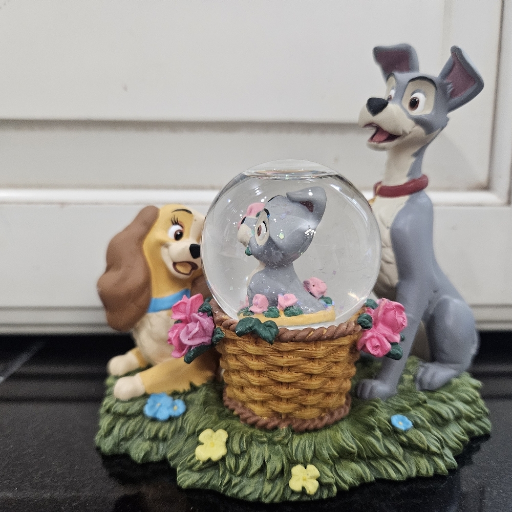 RARE Lady And The Tramp Snowglobe Figurine